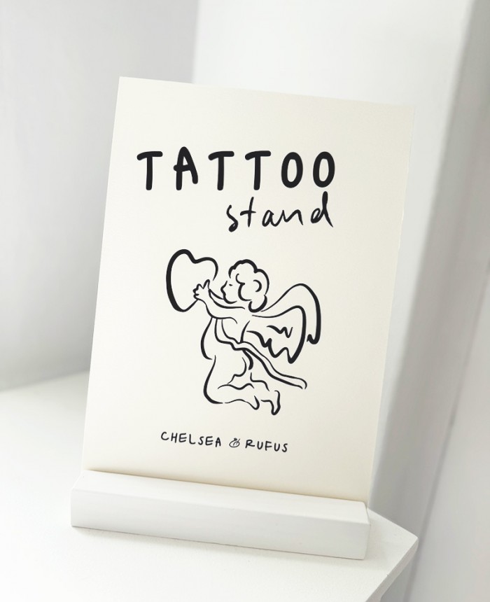 Chelsea and Rufus tatoo stand sign